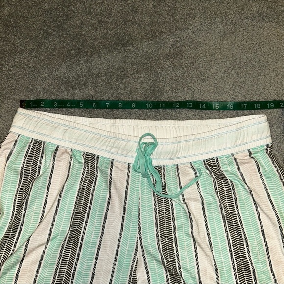 Green Sleeveless Pajama shorts set - Picture 3 of 8